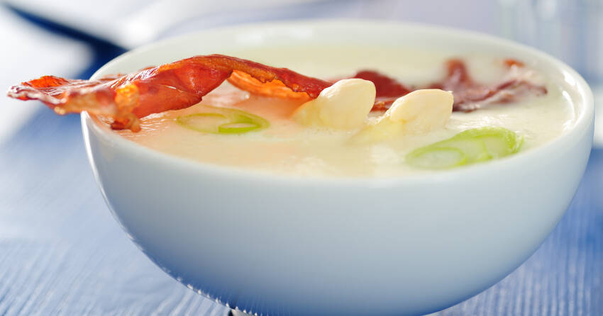 Asparagus Soup with Ham Chips - HANDL TYROL
