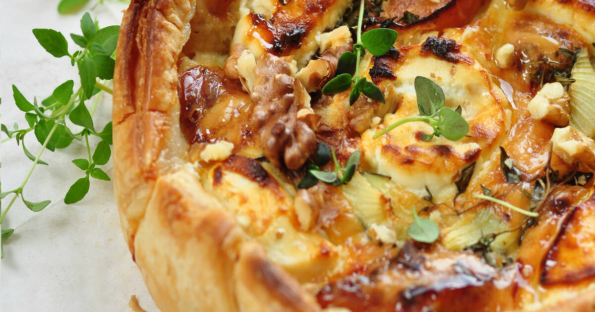 Speck and Onion Quiches - HANDL TYROL