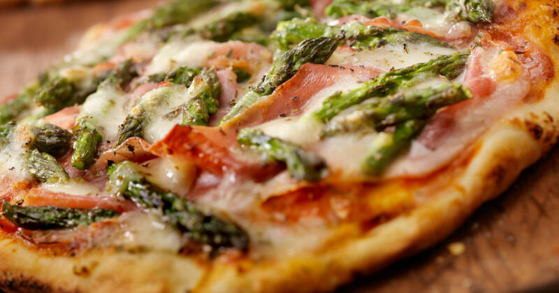 Asparagus and Speck Pizza - HANDL TYROL