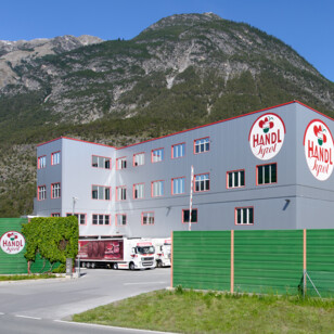 service center Schönwies Handl Tyrol